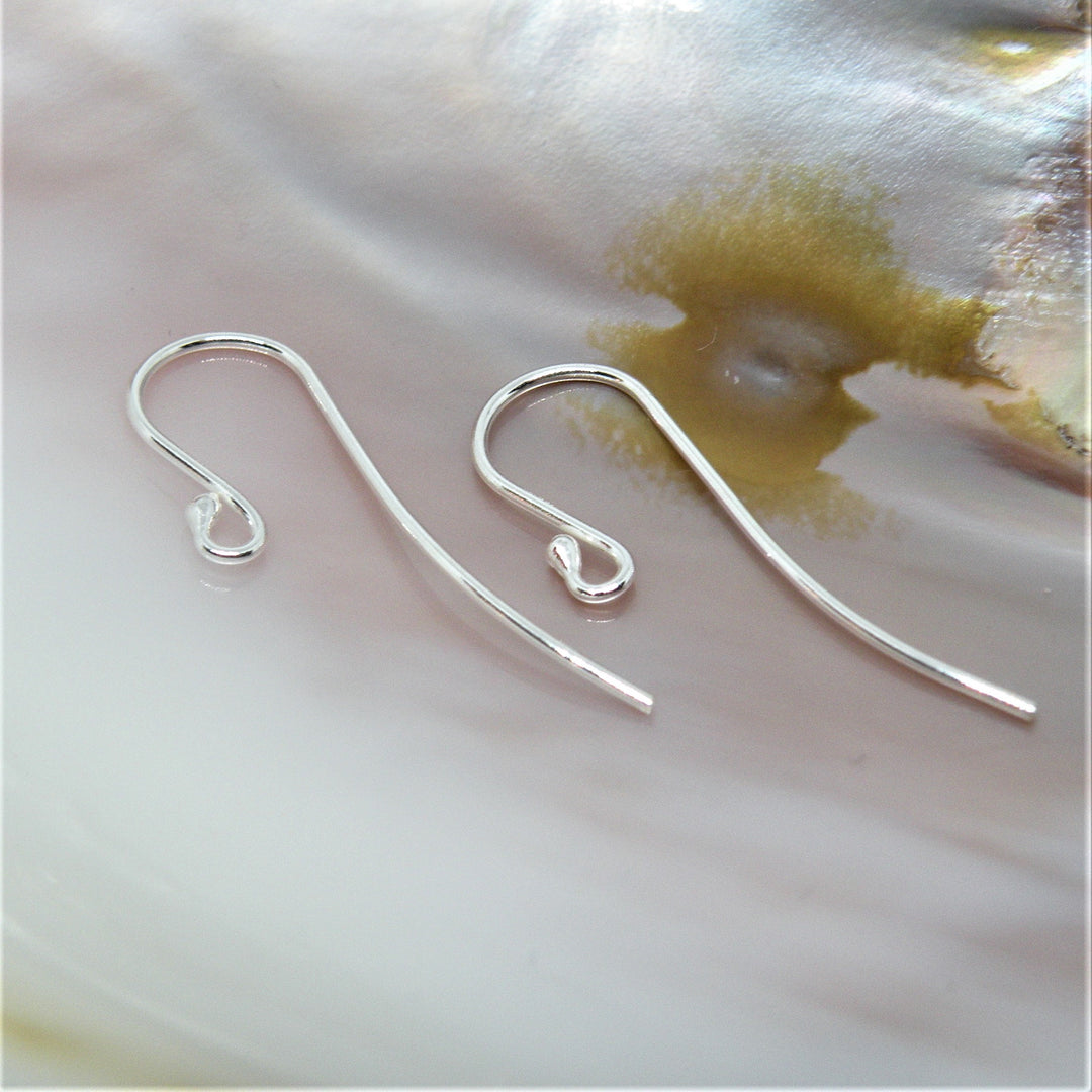 Find Ørebøjle med dup, 925 sterlingsølv, 0,8mm hos Beadhouse of Copenhagen i dag, med en altid hurtig levering!