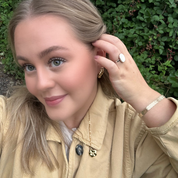 Find Fingerring, stor bred oval i ben, sterlingsølv hos Beadhouse of Copenhagen i dag, med en altid hurtig levering!