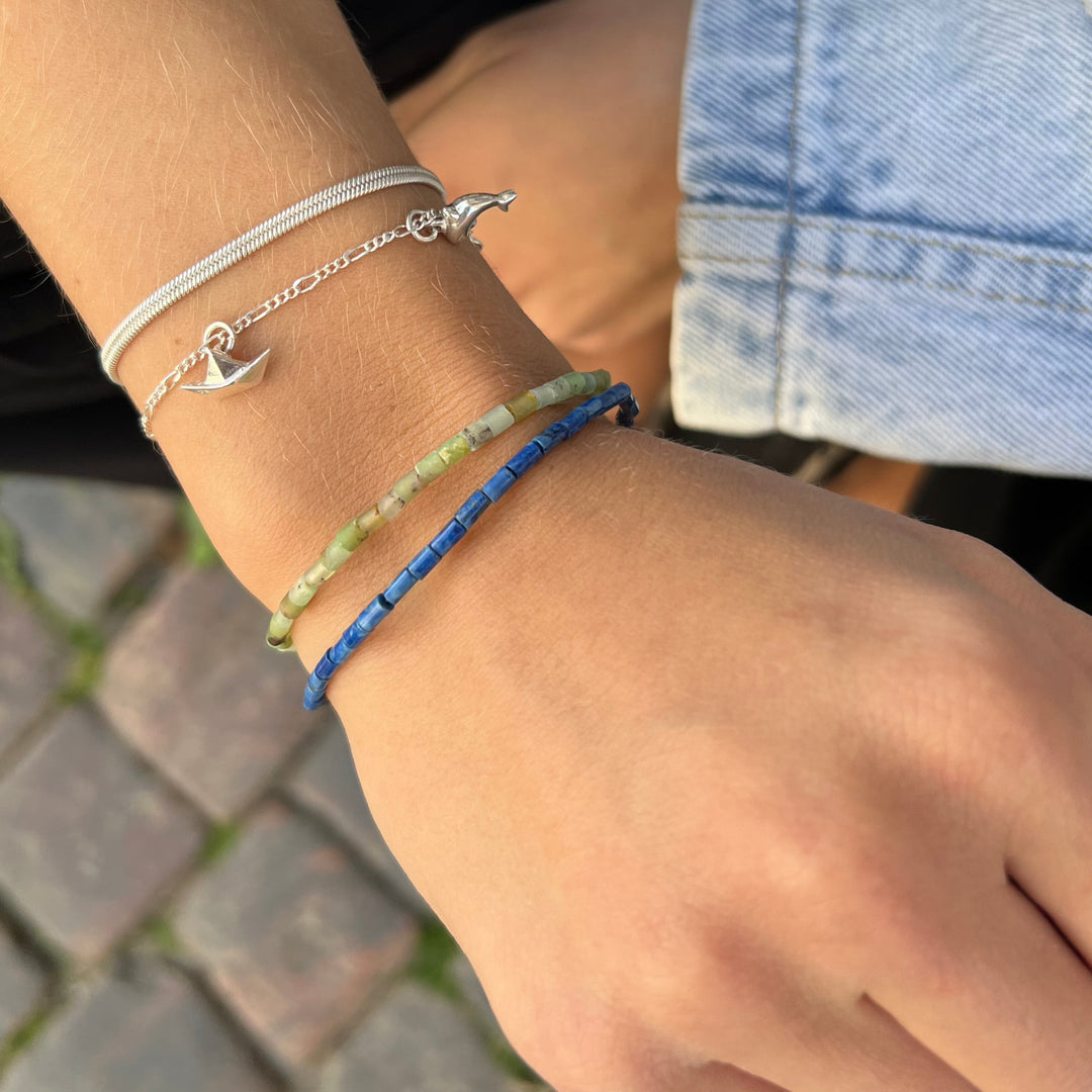 Find Armbånd, sodalit rørperler, 16 - 20 cm hos Beadhouse of Copenhagen i dag, med en altid hurtig levering!