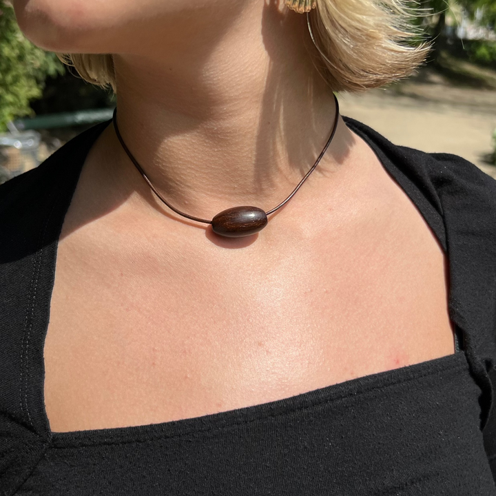 Halskæde, lædersnor med træperle, 37 cm BOC