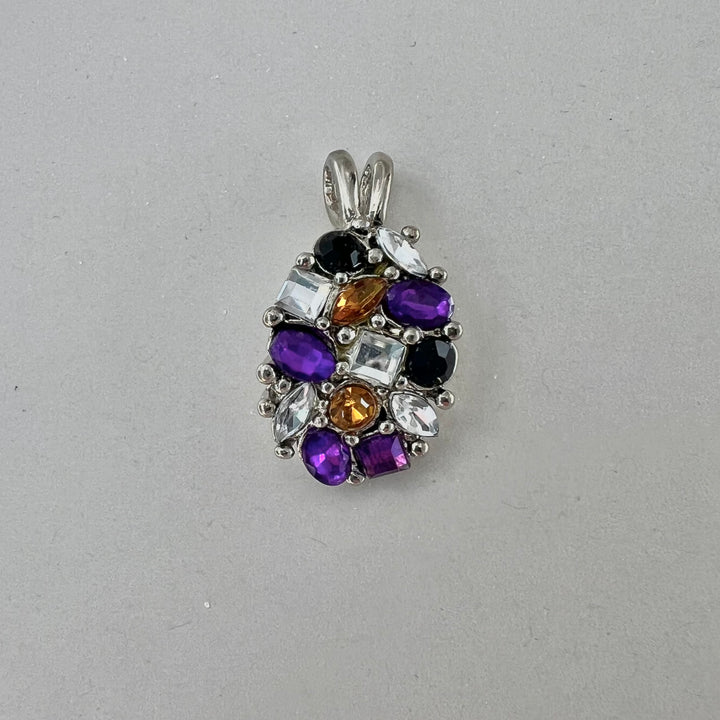 Find Vedhæng, oval med glaskrystaller, forsølvet messing, 23 x 17 mm hos Beadhouse of Copenhagen i dag, med en altid hurtig levering!