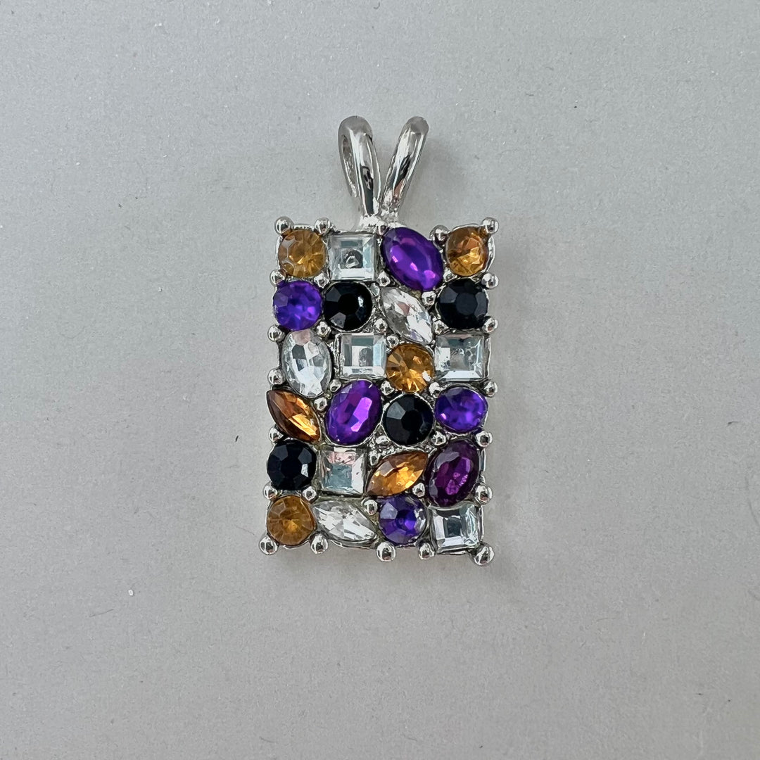 Find Vedhæng, plade med glaskrystaller, forsølvet messing, 28 x 19 mm hos Beadhouse of Copenhagen i dag, med en altid hurtig levering!