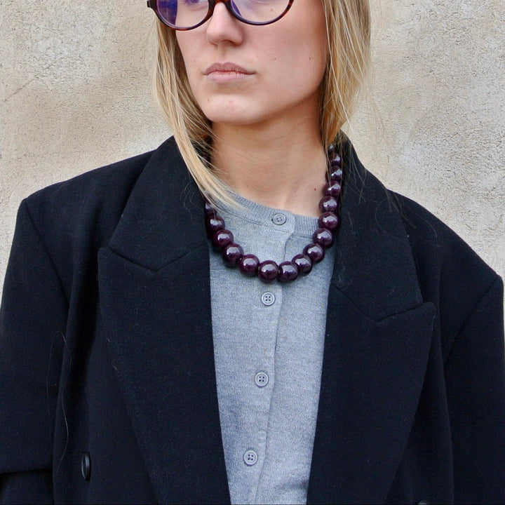 Halskæde, keramik perler på ruskindssnor, justerbar, flere varianter BOC