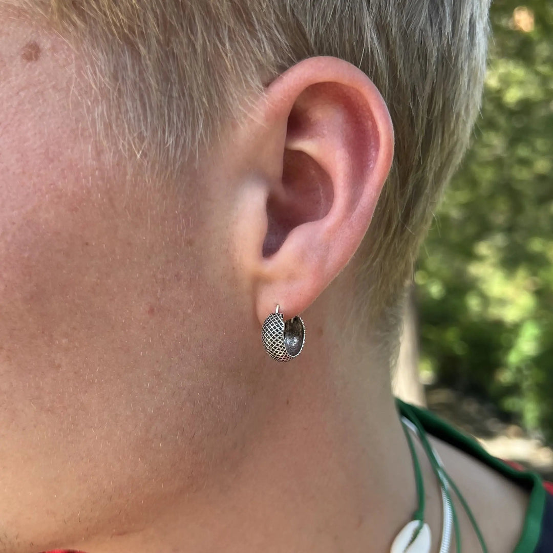 Øreringe, brede hoops med ternet mønster, sterlingsølv, 15 x 6 mm Beadhouse of Copenhagen