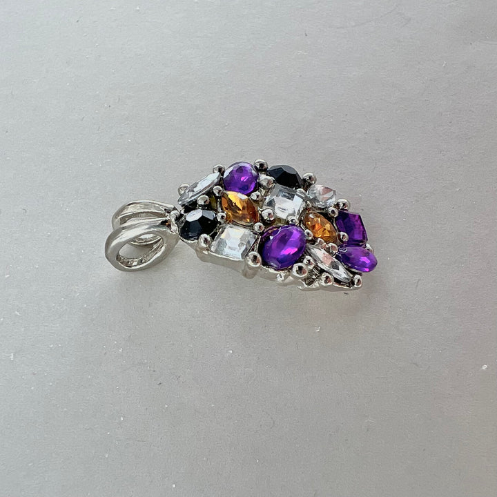 Find Vedhæng, oval med glaskrystaller, forsølvet messing, 23 x 17 mm hos Beadhouse of Copenhagen i dag, med en altid hurtig levering!
