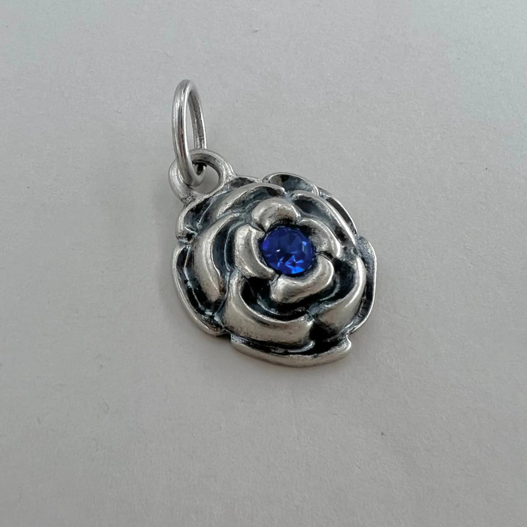 Vedhæng stor rose med krystal i forsølvet messing/aluminium Beadhouse of Copenhagen