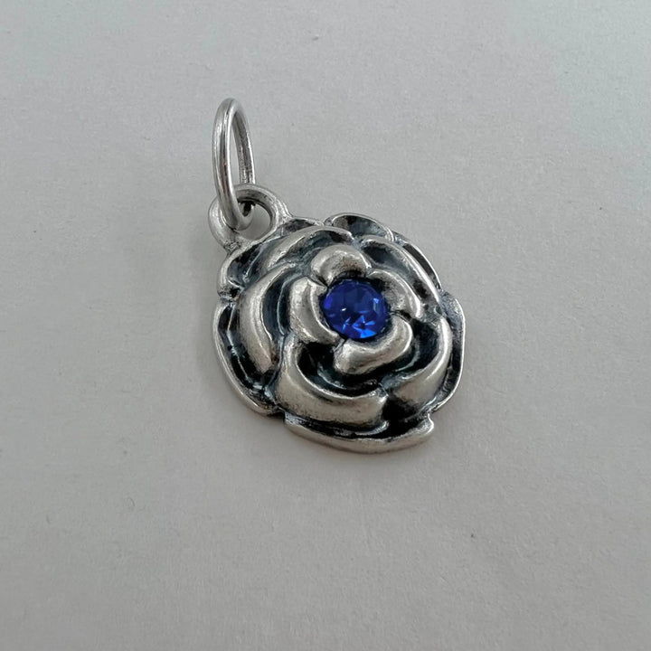 Vedhæng stor rose med krystal i forsølvet messing/aluminium Beadhouse of Copenhagen