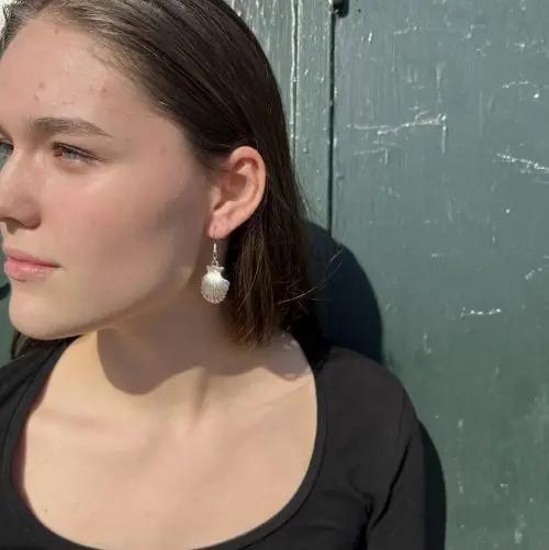 Øreringe, ørekrog musling, forsølvet og forgyldt messing Beadhouse of Copenhagen