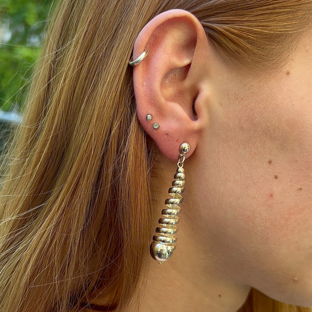 Find Øreringe, ørestikkere konisk spiral, forsølvet og forgyldt messing blandt vores store udvalg af  Øreringe hos  Beadhouse of Copenhagen i dag. Husk gratis fragt over 400kr