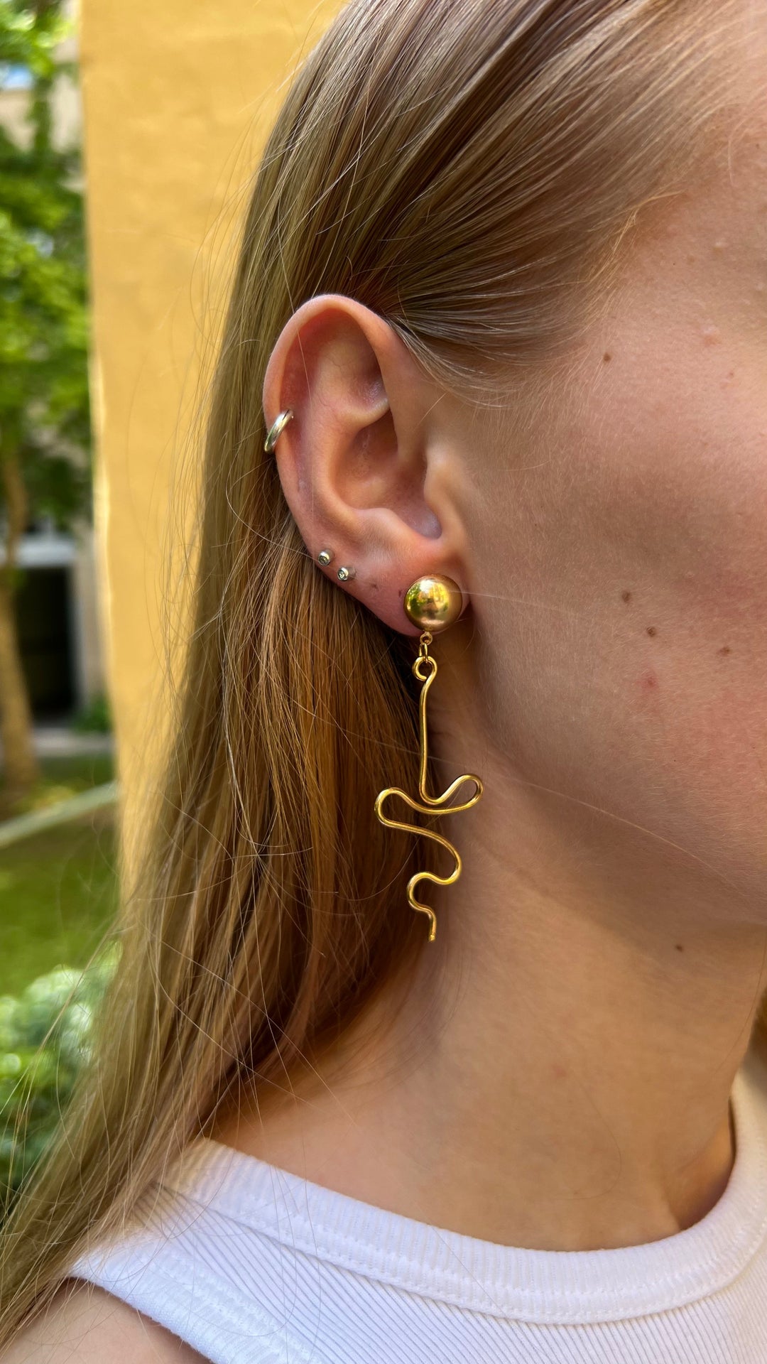 Find Øreringe, ørestikkere bøjet blomsterstilk, forsølvet og forgyldt messing blandt vores store udvalg af  Øreringe hos  Beadhouse of Copenhagen i dag. Husk gratis fragt over 400kr
