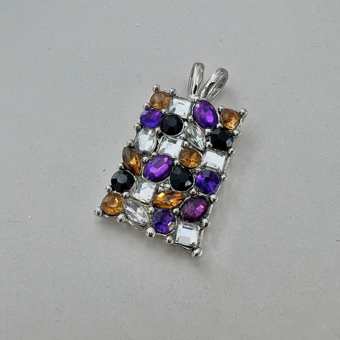 Find Vedhæng, plade med glaskrystaller, forsølvet messing, 28 x 19 mm hos Beadhouse of Copenhagen i dag, med en altid hurtig levering!