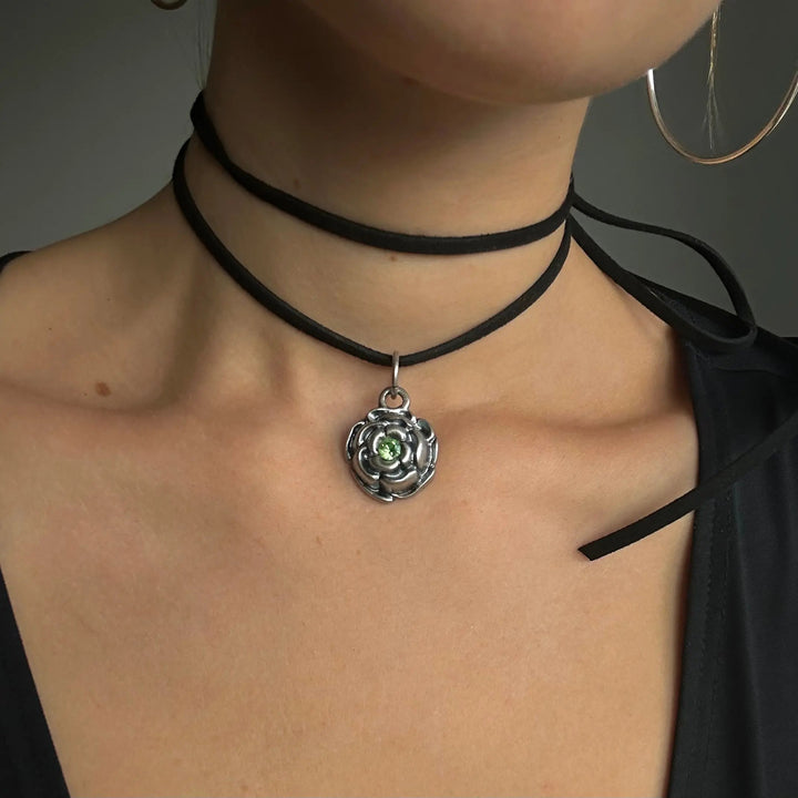 Vedhæng stor rose med krystal i forsølvet messing/aluminium Beadhouse of Copenhagen