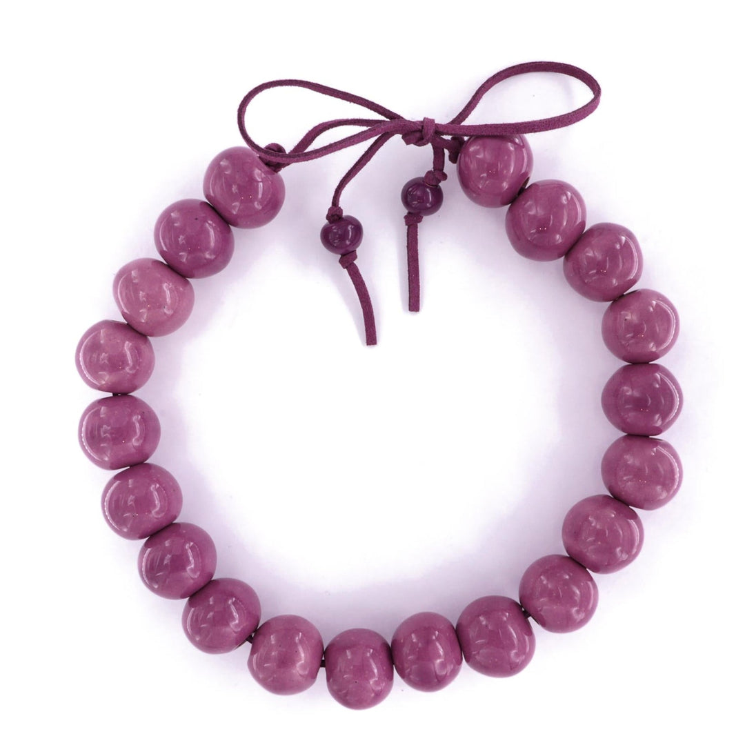 Halskæde, keramik perler på ruskindssnor, justerbar, flere varianter BOC