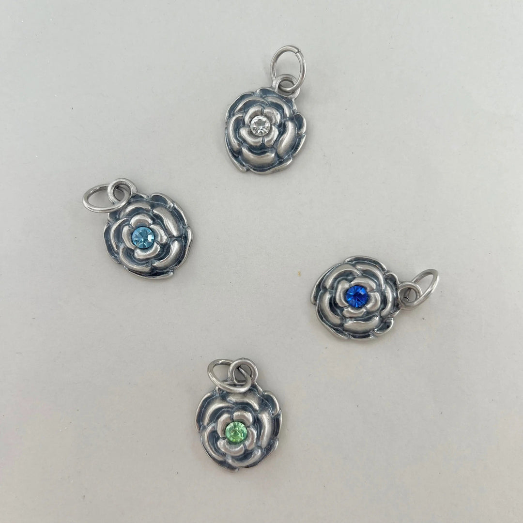 Vedhæng stor rose med krystal i forsølvet messing/aluminium Beadhouse of Copenhagen