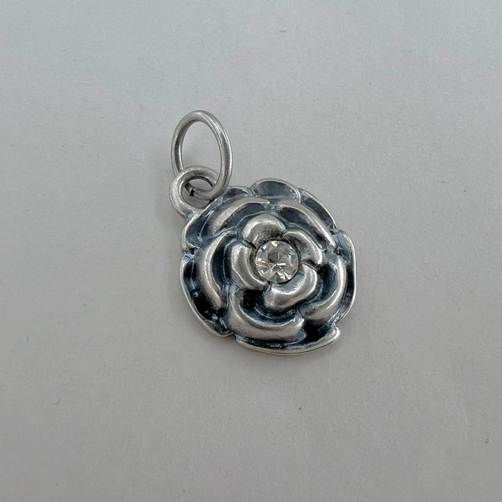 Vedhæng stor rose med krystal i forsølvet messing/aluminium Beadhouse of Copenhagen