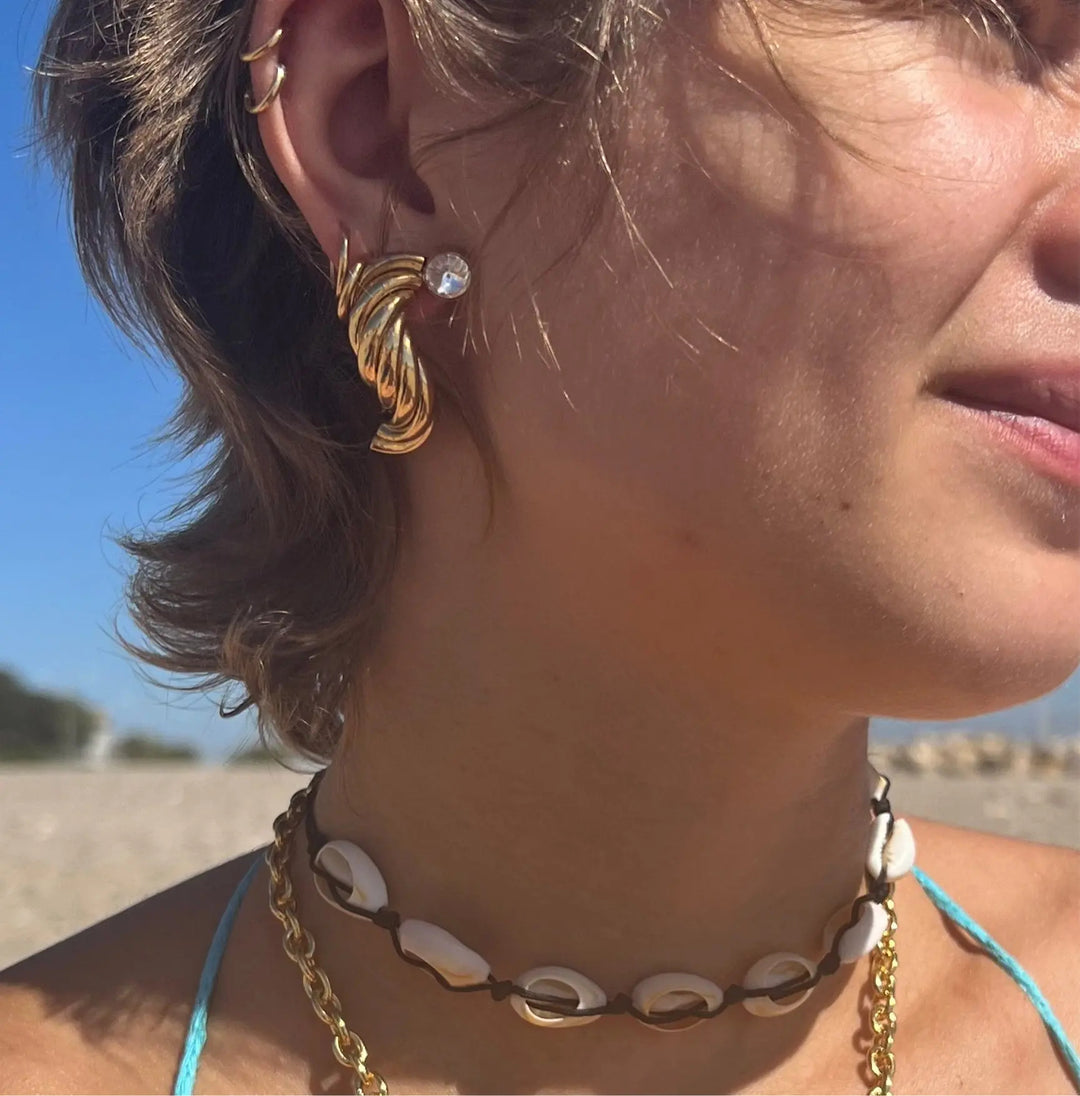 Øreringe, ørestikkere swirl med krystal, forgyldt messing, Beadhouse of Copenhagen