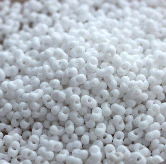 Find Hvide glasperler, preciosa farfalle, natural opaque chalkwhite blandt vores store udvalg af  Preciosa Seed Beads hos  Beadhouse of Copenhagen i dag. Husk gratis fragt over 400kr