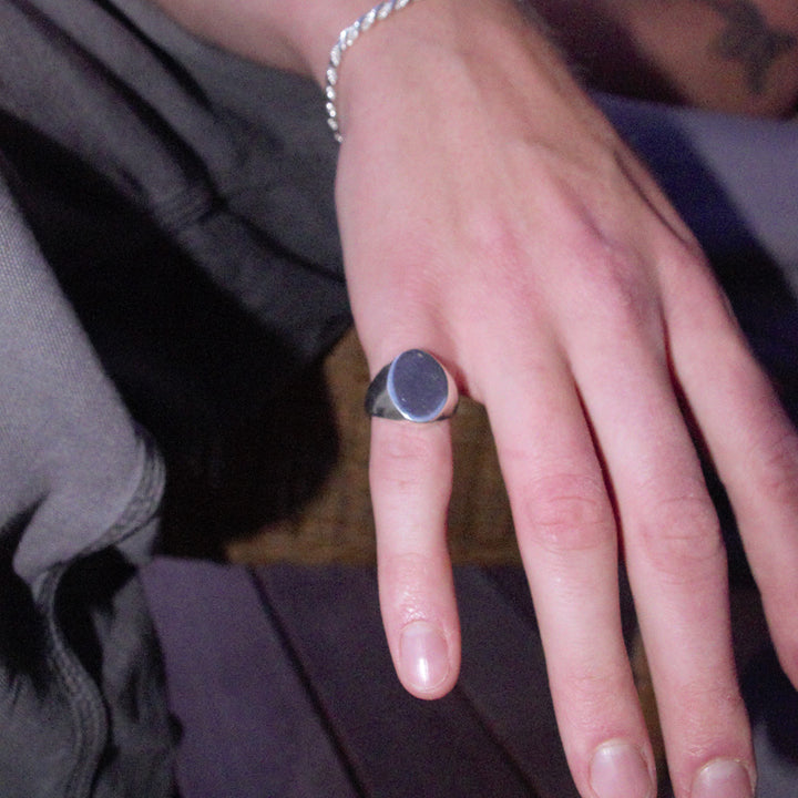 Find Fingerring, oval signet ring, sterlingsølv hos Beadhouse of Copenhagen i dag, med en altid hurtig levering!