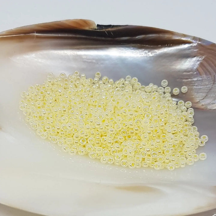 Gule glasperler, miyuki rocailles seed beads, ceylon butter cream Krea