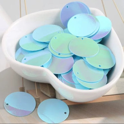 Find Pailletter, runde, 15 mm, blå med regnbueskær, 10-40g, flere varianter hos Beadhouse, til altid hurtig levering og gode priser
