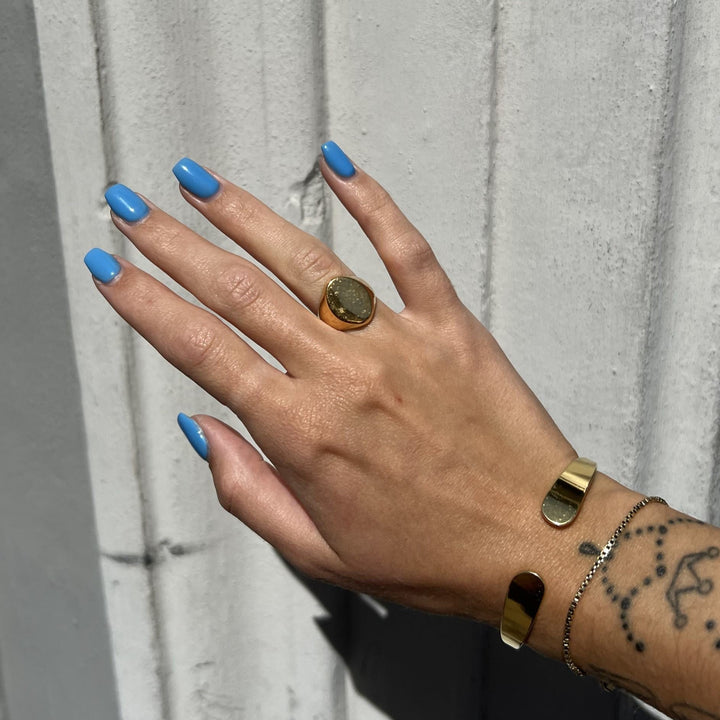 Find Fingerring, oval signet ring, forgyldt sterlingsølv hos Beadhouse of Copenhagen i dag, med en altid hurtig levering!