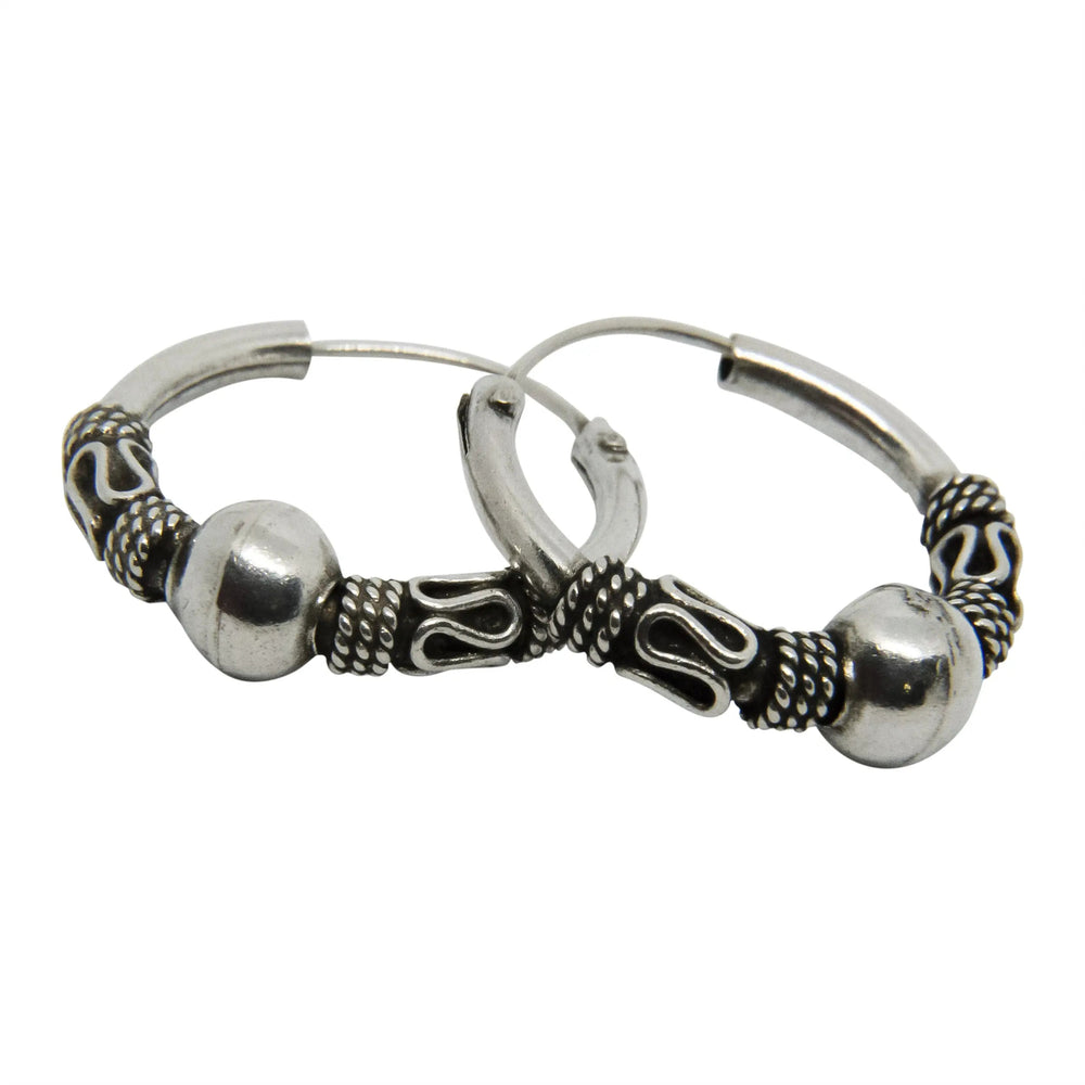 Øreringe, hoops med kugle, viklinger og bølger, sterlingsølv, 22 x 2 mm BOC