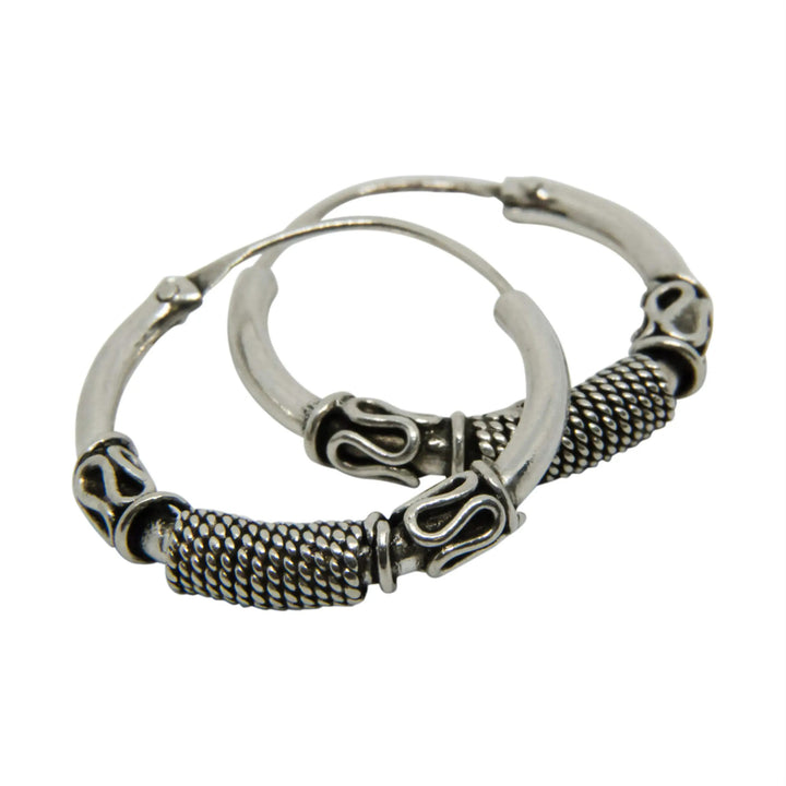 Øreringe, hoops med snoning og bølger, sterlingsølv, 22-25 mm Beadhouse of Copenhagen