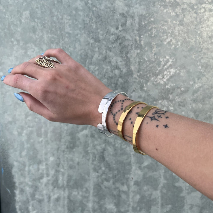 Find Armbånd, åben banket armring, forgyldt zamak, 62x50 mm hos Beadhouse of Copenhagen i dag, med en altid hurtig levering!