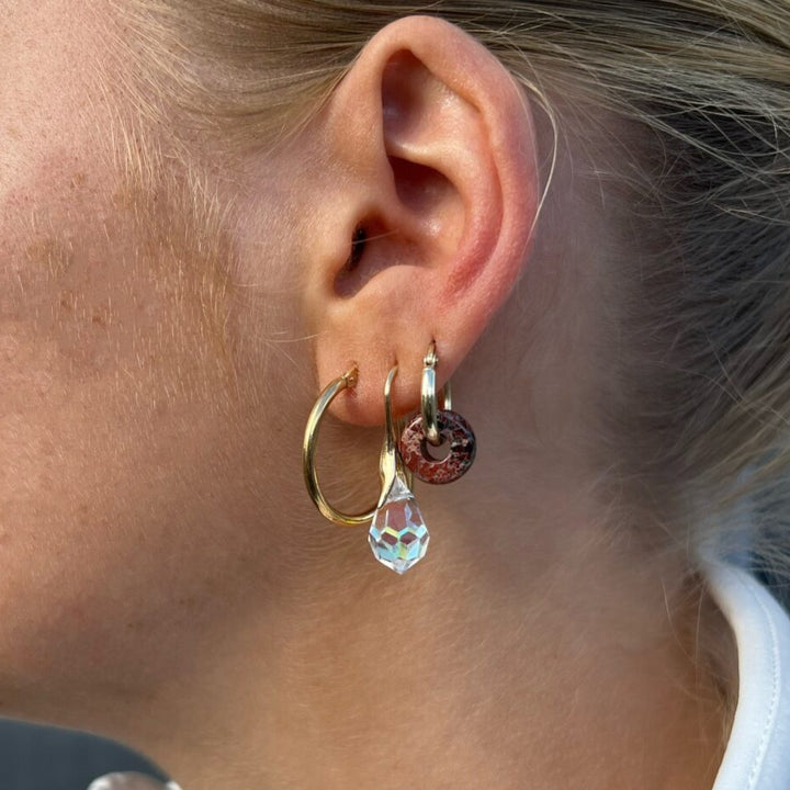 Find Øreringe, ørebøjle med crystal ab crystal drops, forgyldt sterlingsølv hos Beadhouse of Copenhagen i dag, med en altid hurtig levering!