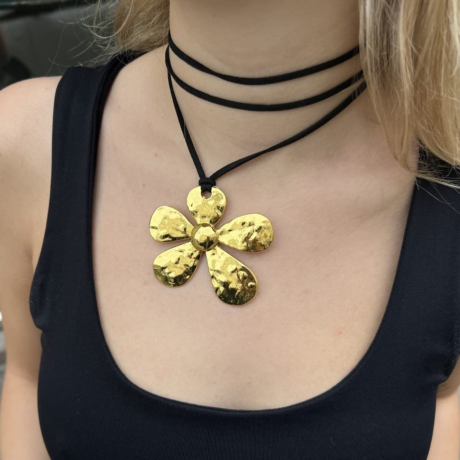 Find Halskæde, stor blomst, forgyldt jern hos Beadhouse of Copenhagen i dag, med en altid hurtig levering!