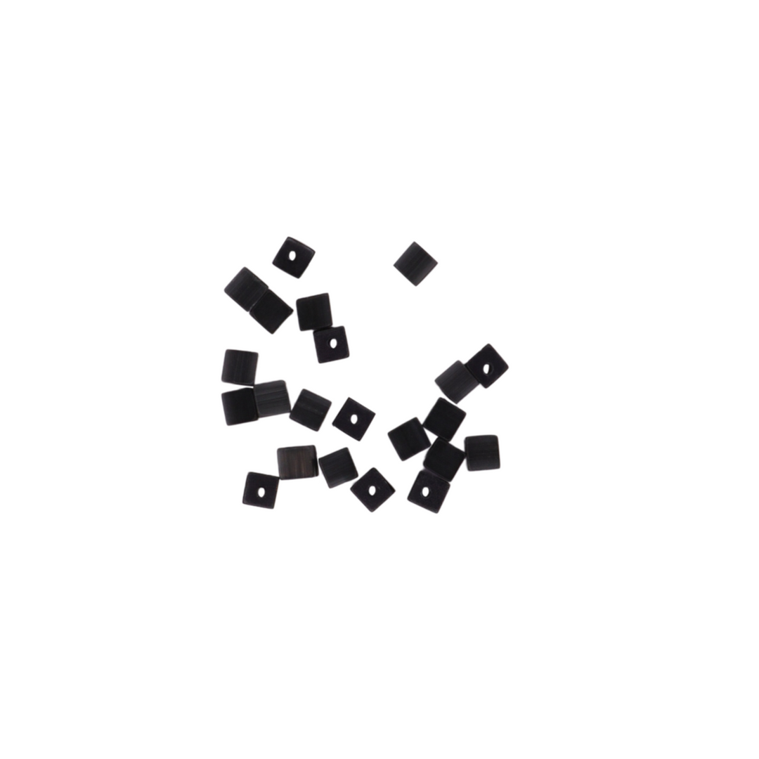 Glasfiberperler, firkantet, sort, 4x4 mm, 10 stk