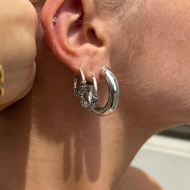 Øreringe, hoops med snoning og bølger, sterlingsølv, 22-25 mm Beadhouse of Copenhagen