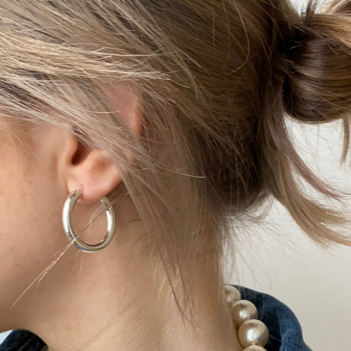 Find Øreringe, chunky hoops, sterlingsølv, 28 x 4 mm hos Beadhouse of Copenhagen i dag, med en altid hurtig levering!