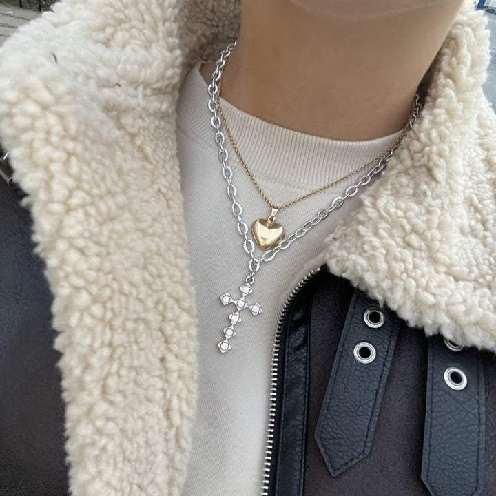 Find Halskæde med kors og krystaller i forsølvet aluminium hos Beadhouse of Copenhagen i dag, med en altid hurtig levering!