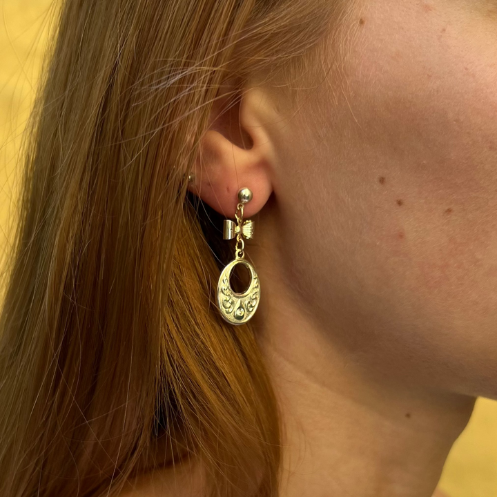 Hitta Örhängen, örhängen med rosett, silverpläterad och guldpläterad mässing bland vårt stora utbud av Örhängen på Beadhouse i Köpenhamn i dag. Kom ihåg fri frakt över 400 DKK