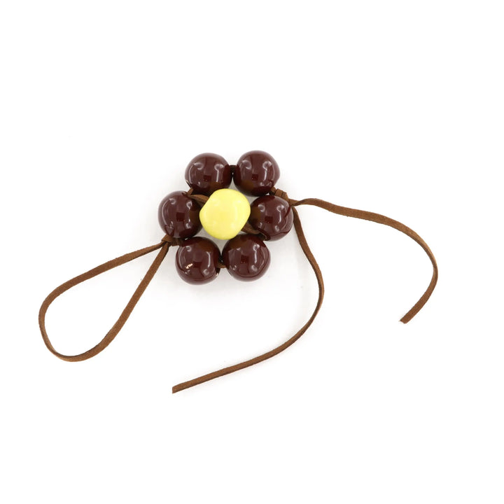 Taskecharm, blomst, keramik, brun ruskind, flere varianter Beadhouse of Copenhagen