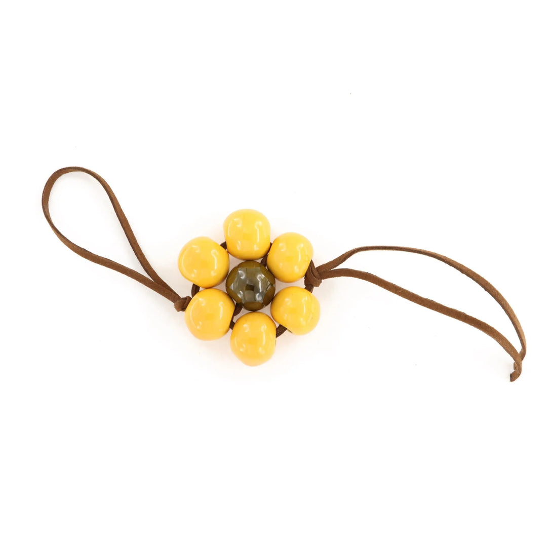 Taskecharm, blomst, keramik, brun ruskind, flere varianter Beadhouse of Copenhagen