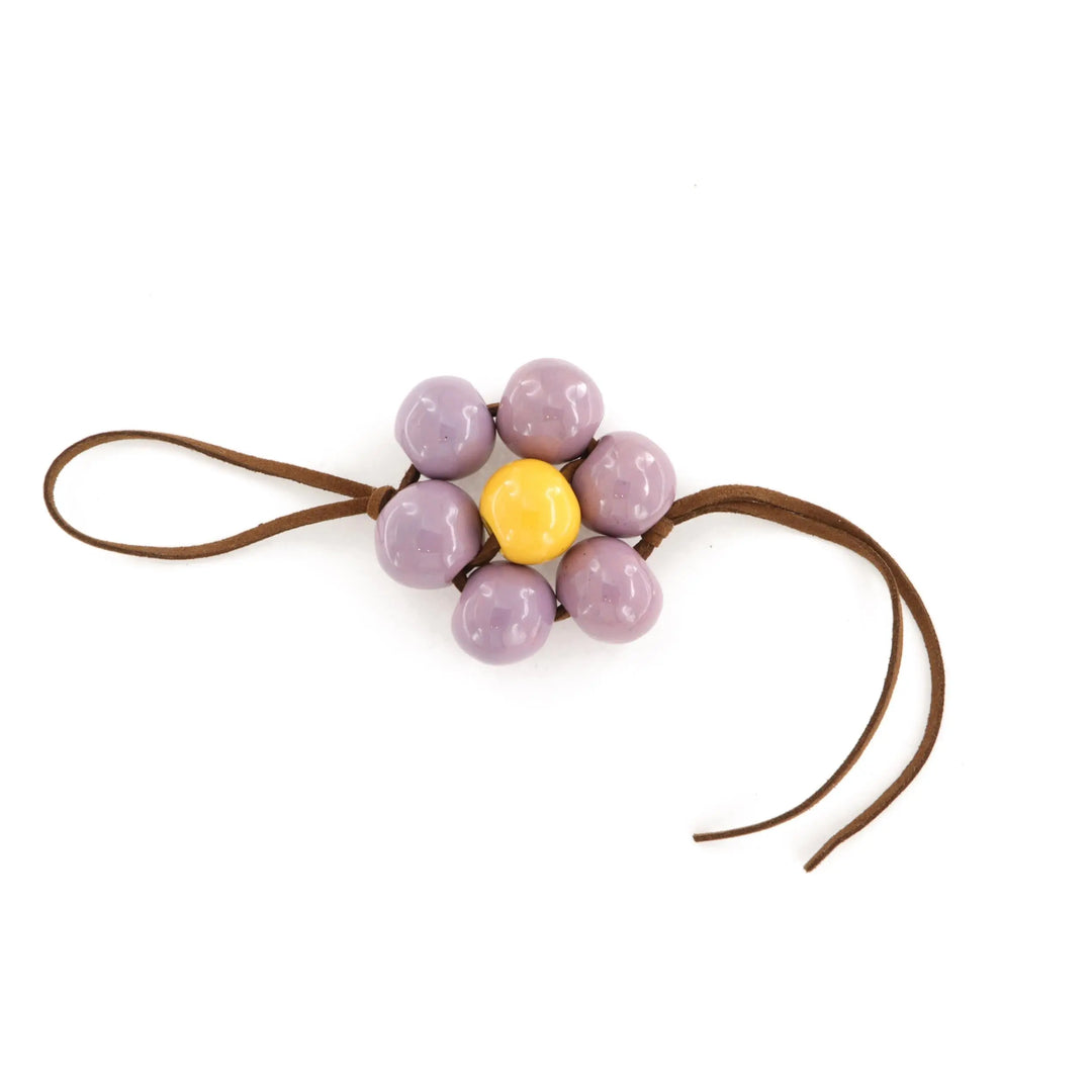 Taskecharm, blomst, keramik, brun ruskind, flere varianter Beadhouse of Copenhagen