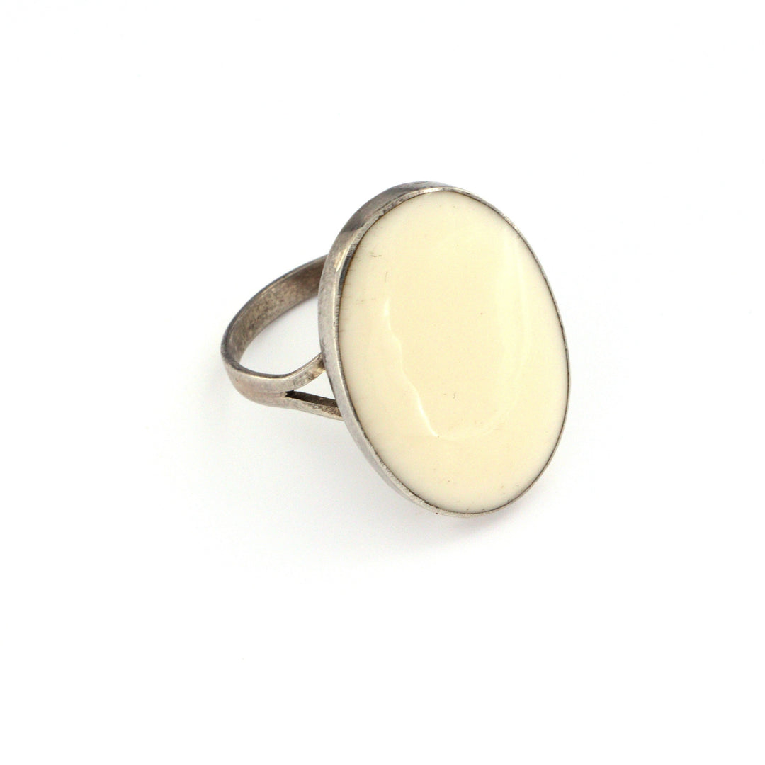 Find Fingerring, stor bred oval i ben, sterlingsølv hos Beadhouse of Copenhagen i dag, med en altid hurtig levering!