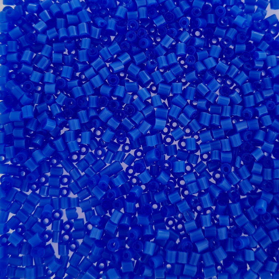Find Blå glasperler, preciosa two-cut, sapphire blue, 1,6-1,8 mm hos Beadhouse of Copenhagen i dag, med en altid hurtig levering!