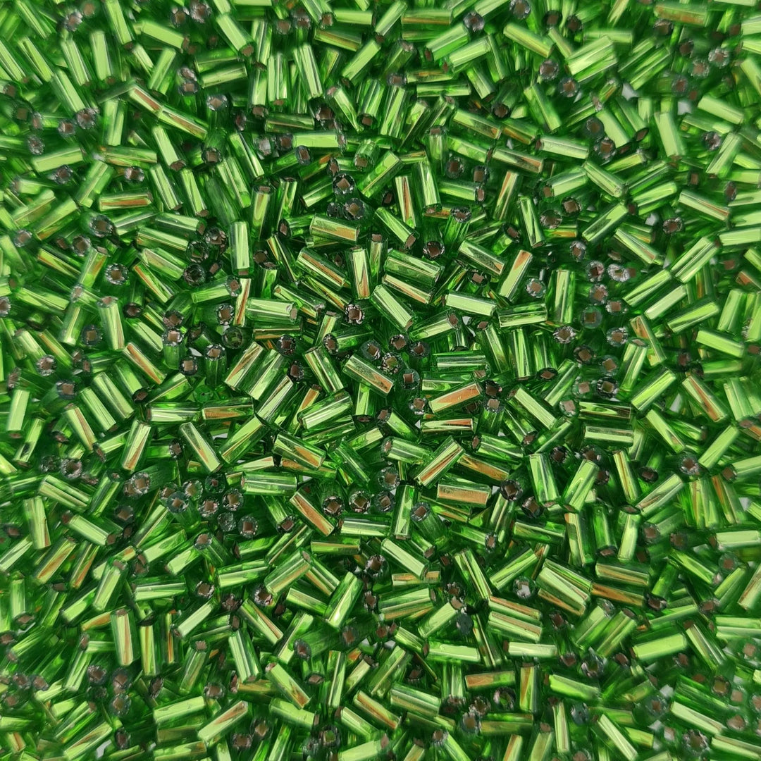 Grønne glasperler, preciosa cut bugles, twisted silverlined light green, 2,3 mm Preciosa BOC
