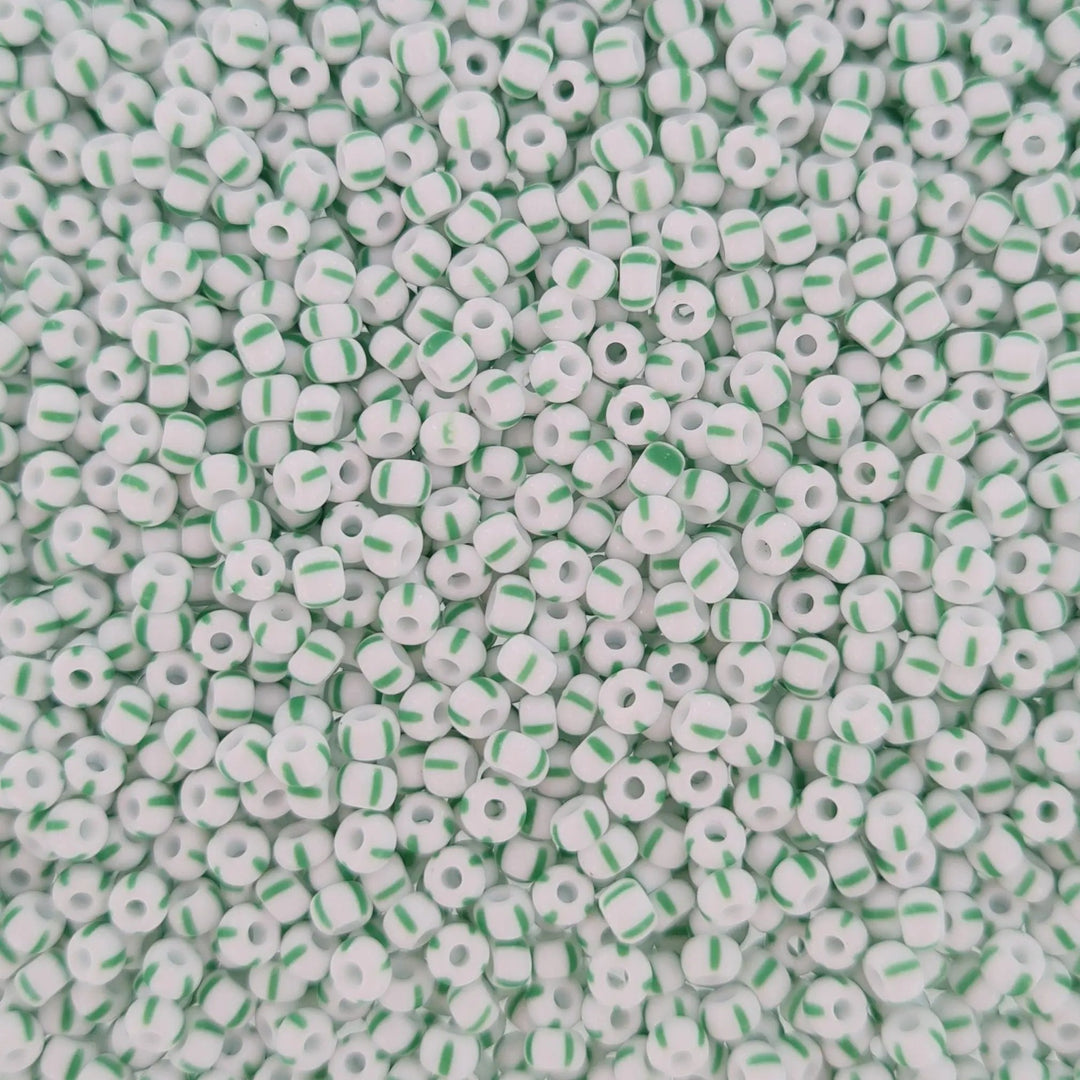 Stribede glasperler, preciosa, hvid/4 grønne striber Preciosa
