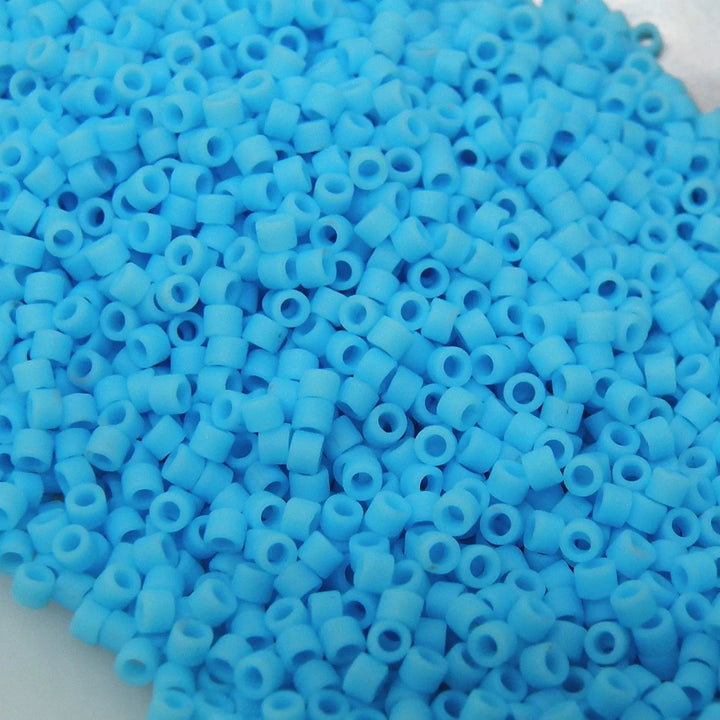 Blå glasperler, miyuki delica beads, opaque matte turquoise Krea