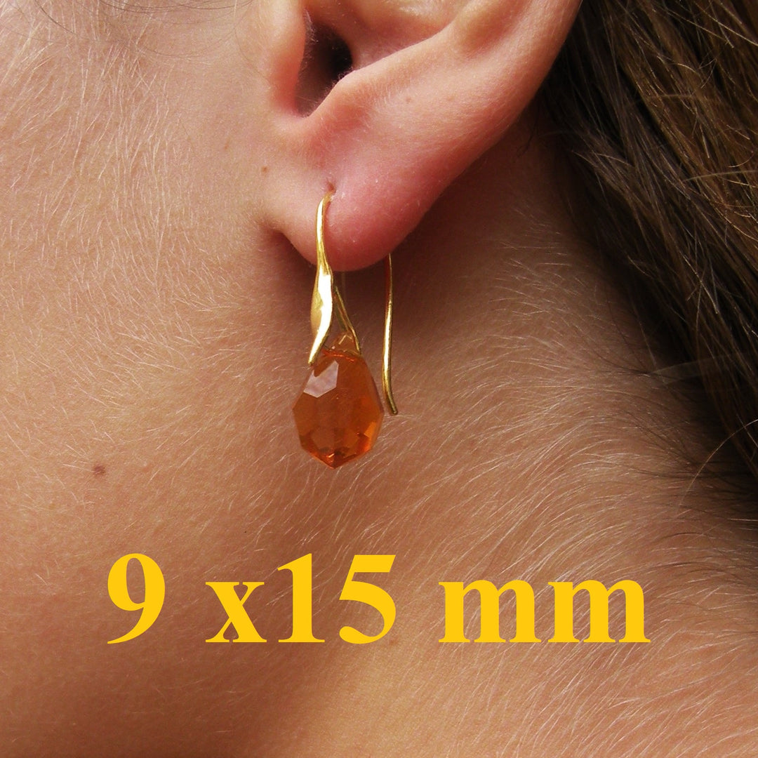 Find Øreringe, ørebøjle med sapphire crystal drops, forgyldt sterlingsølv hos Beadhouse of Copenhagen i dag, med en altid hurtig levering!