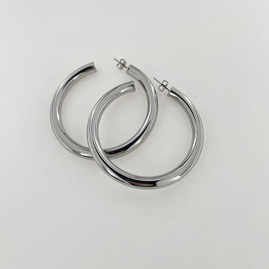 Find Øreringe, chunky hoops, forsølvet messing, 60 x 6 mm hos Beadhouse of Copenhagen i dag, med en altid hurtig levering!