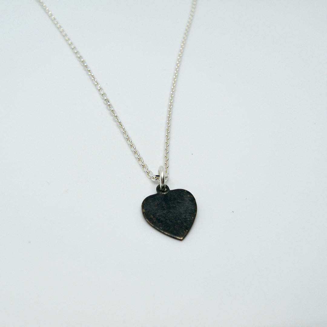 Find Vedhæng, oxyderet børstet hjerte, oxyderet sterlingsølv, 13 mm hos Beadhouse of Copenhagen i dag, med en altid hurtig levering!