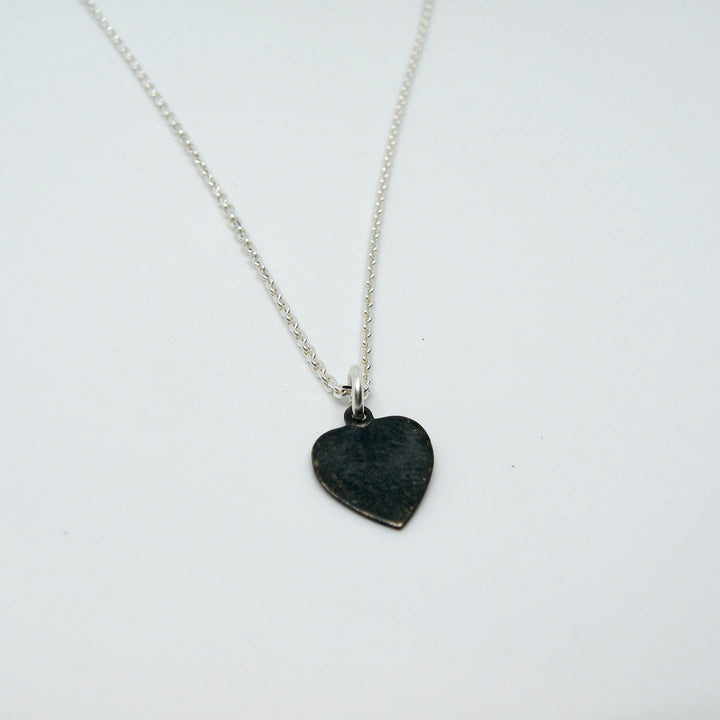 Find Vedhæng, oxyderet børstet hjerte, oxyderet sterlingsølv, 13 mm hos Beadhouse of Copenhagen i dag, med en altid hurtig levering!