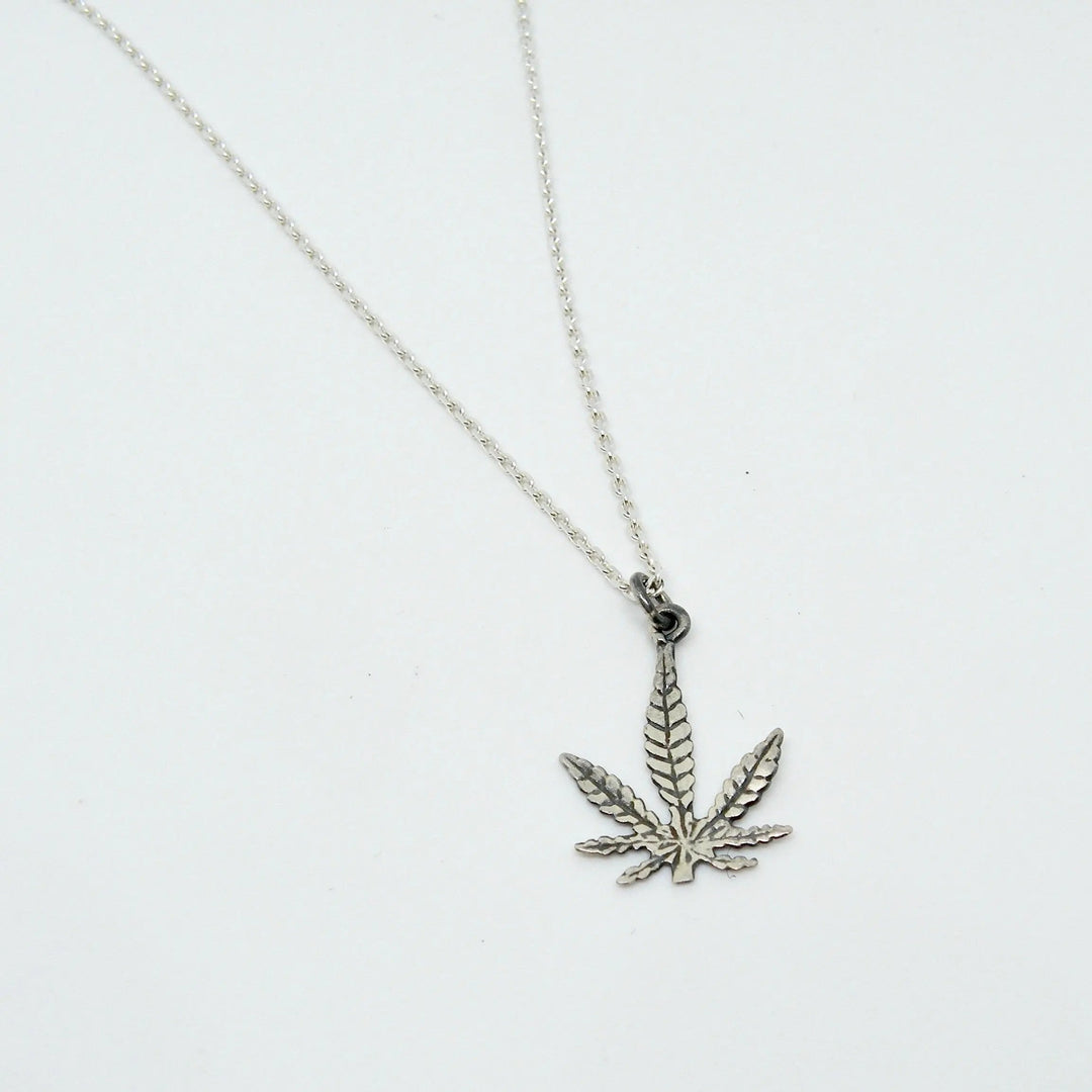 Vedhæng, hampeblad, sterlingsølv Beadhouse of Copenhagen