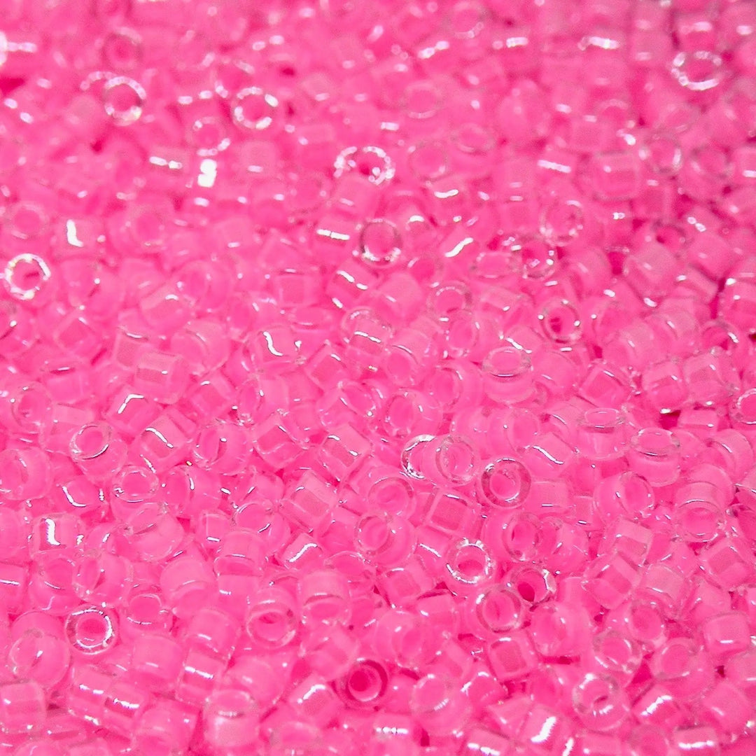 Pink glasperler, miyuki delica beads, luminous pink Krea
