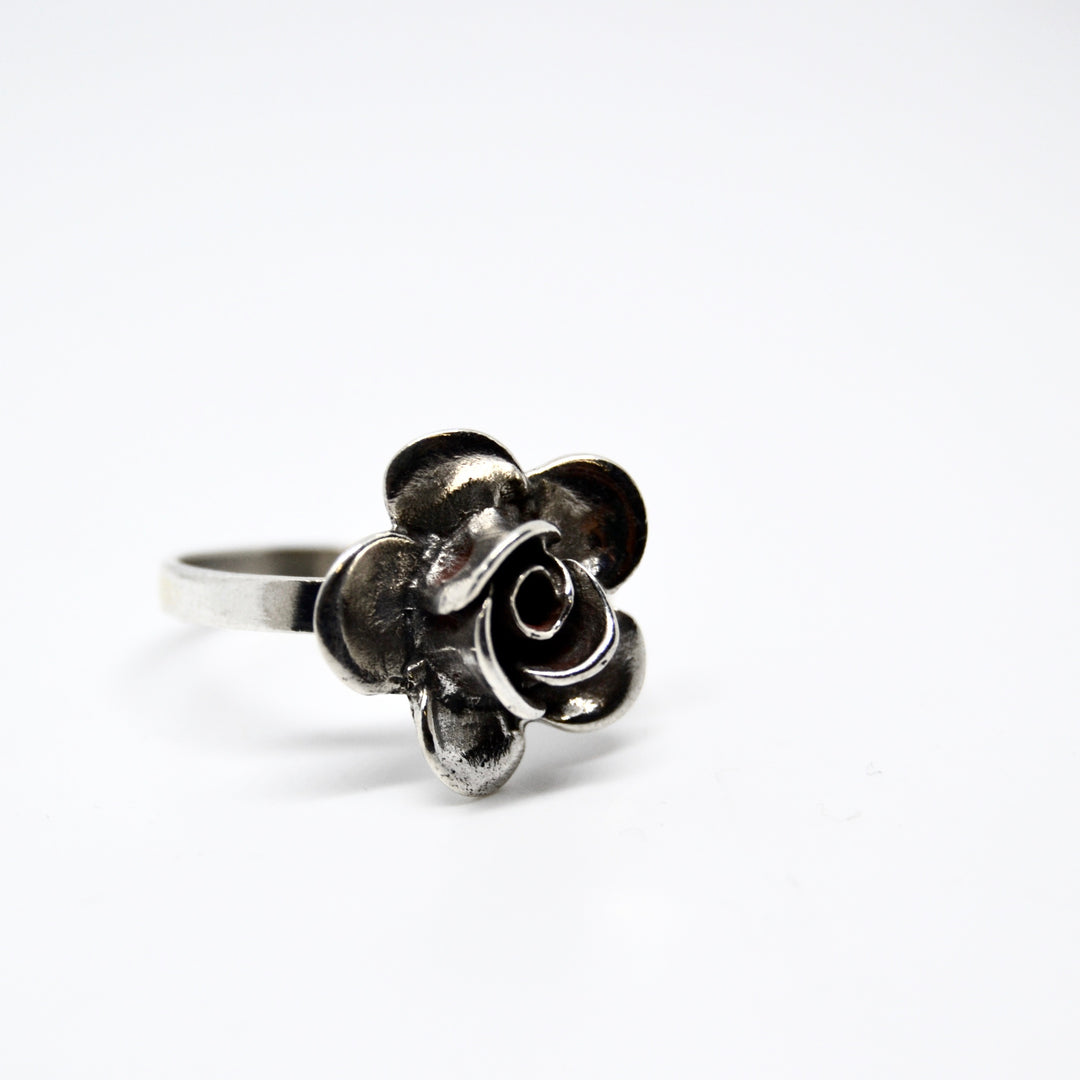Find Fingerring, lille rose, sterlingsølv hos Beadhouse of Copenhagen i dag, med en altid hurtig levering!